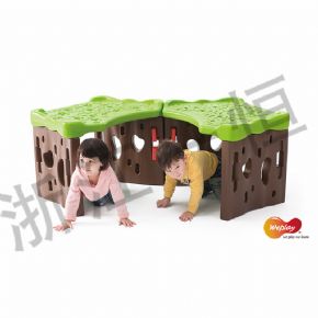 攀爬鉆類玩轉樹洞